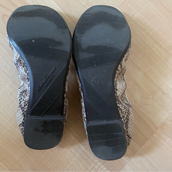 Salvatore Ferragamo Stylish Beige and Cream snakeskin Ballet Flats 7 - Picture 5 of 8